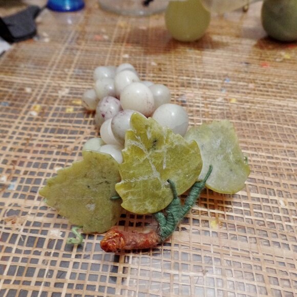 Lot of 5 Chinese Carved Jade Stone Fruit Apples Pear Peach And Grapes Vintage - Picture 6 of 16